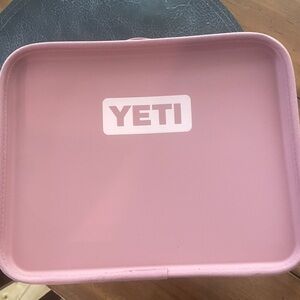 Yeti lunch box